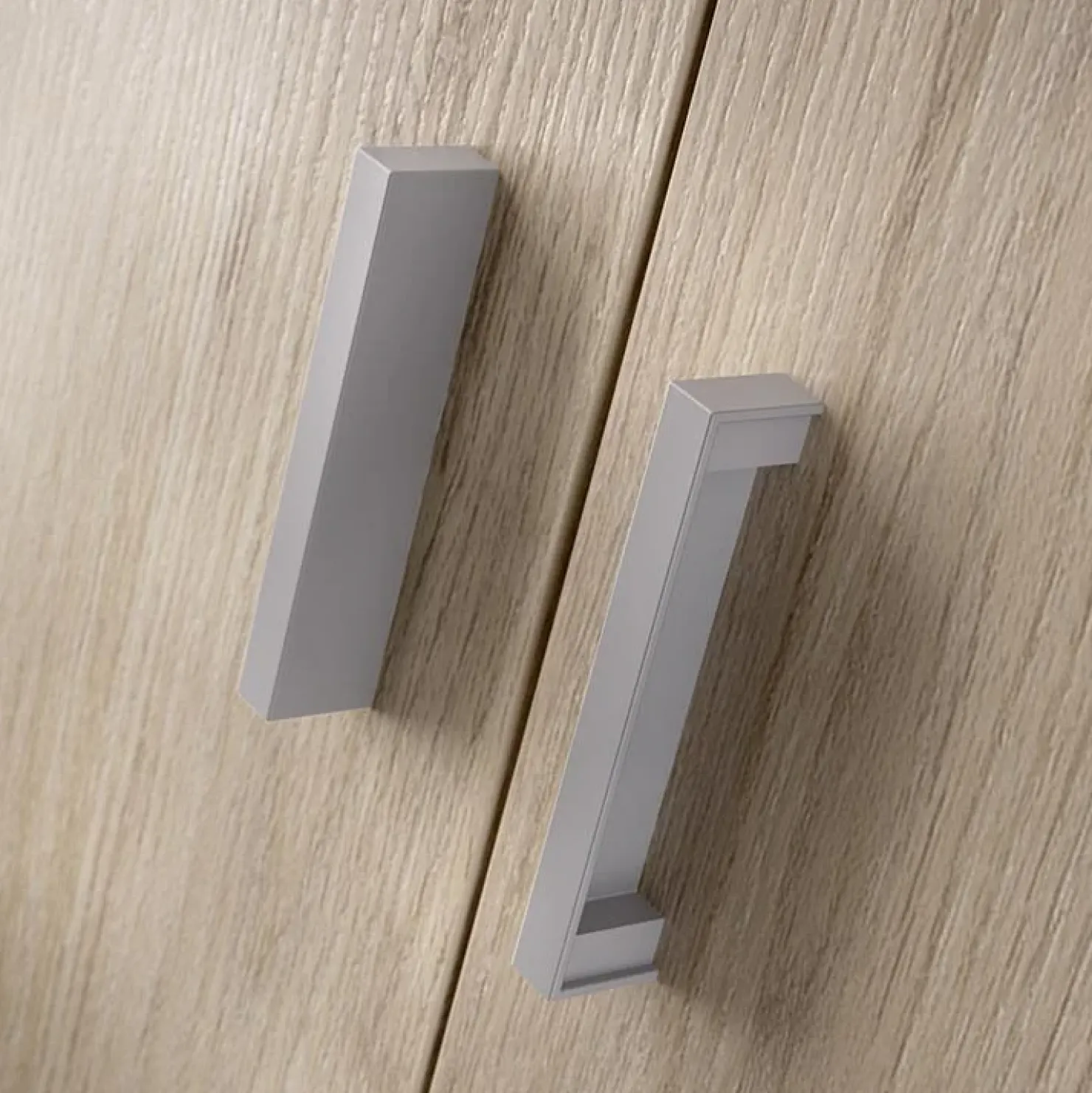 Garnero Arredamenti Armadio 78x190h cm due ante con ripiani multiuso vano porta scope legno Ander Discount