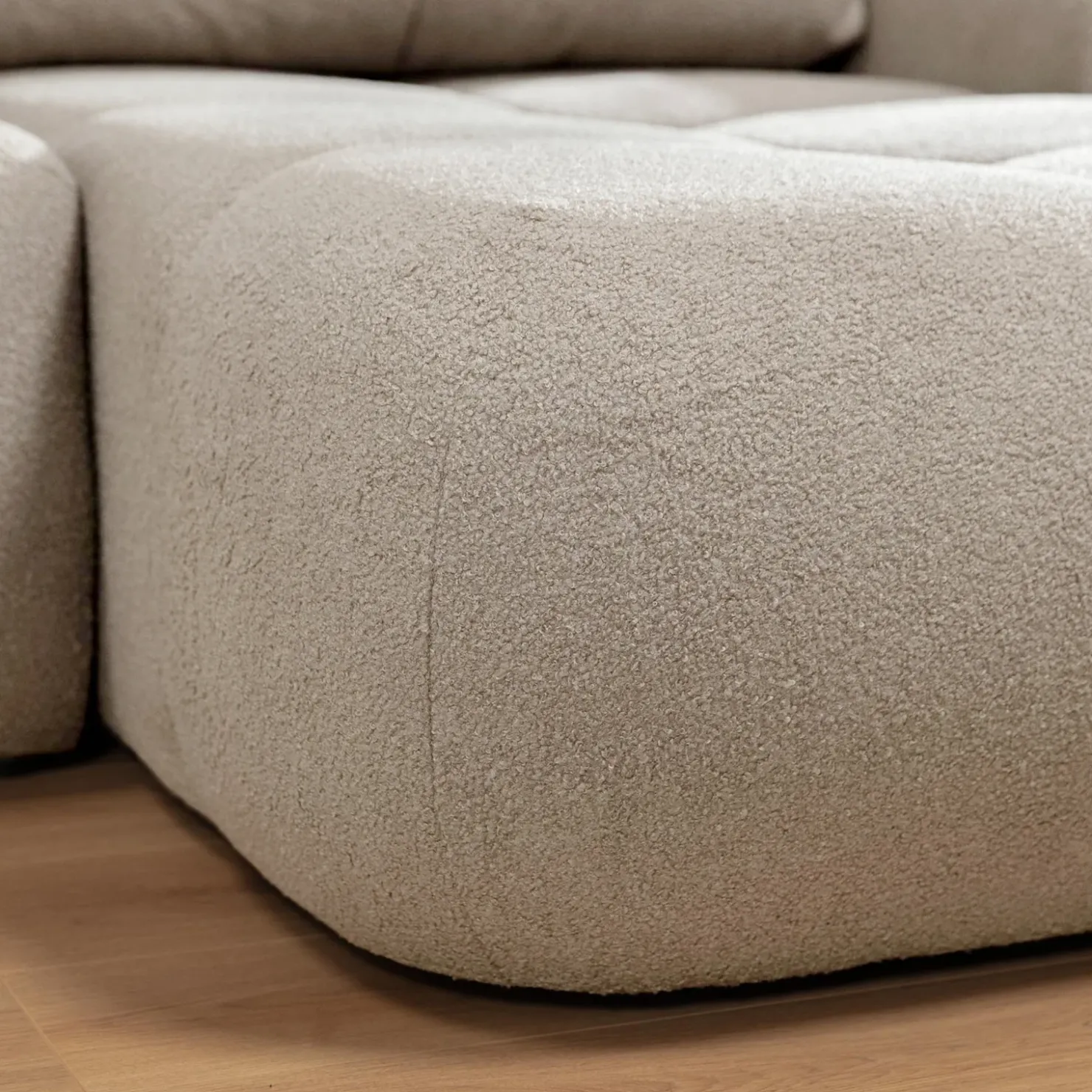 Garnero Arredamenti Divano letto con angolo a destra 4 posti 270x173cm con contenitore Litos Tessuto Bouclé Beige Hot