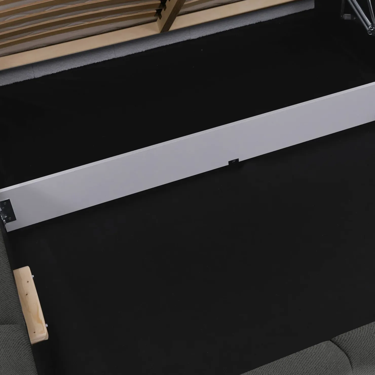 Garnero Arredamenti Letto matrimoniale 160x200cm con rete contenitore imbottito grigio scuro Aluna Tessuto Kronos Grigio Scuro Hot