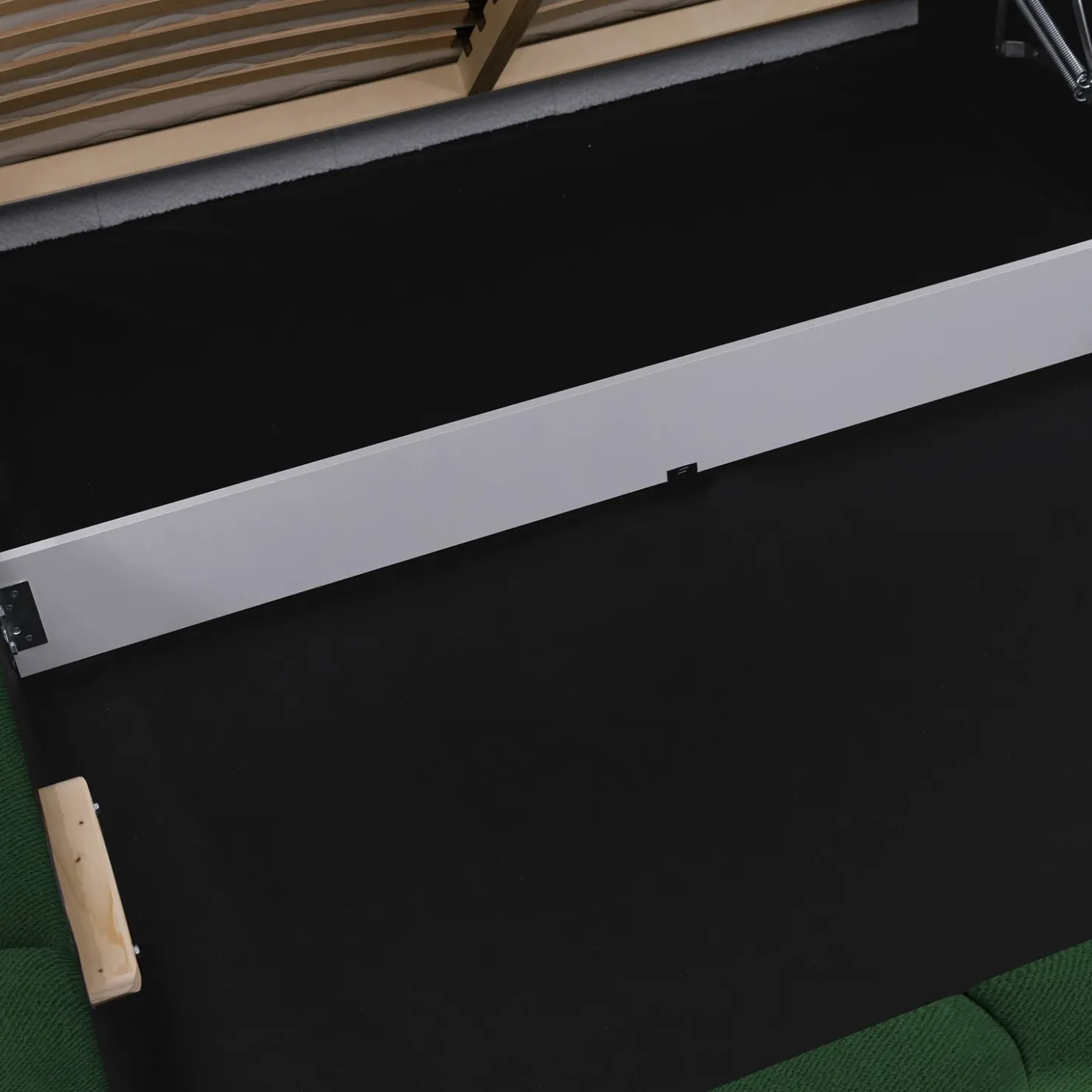 Garnero Arredamenti Letto oversize 180x200cm con rete contenitore imbottito verde Aluna Tessuto Kronos Verde