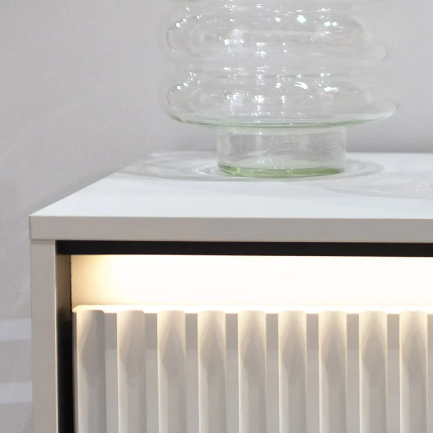 Garnero Arredamenti Madia 193x83h cm 4 ante con led cannettato nero Camelia Bianco Opaco New