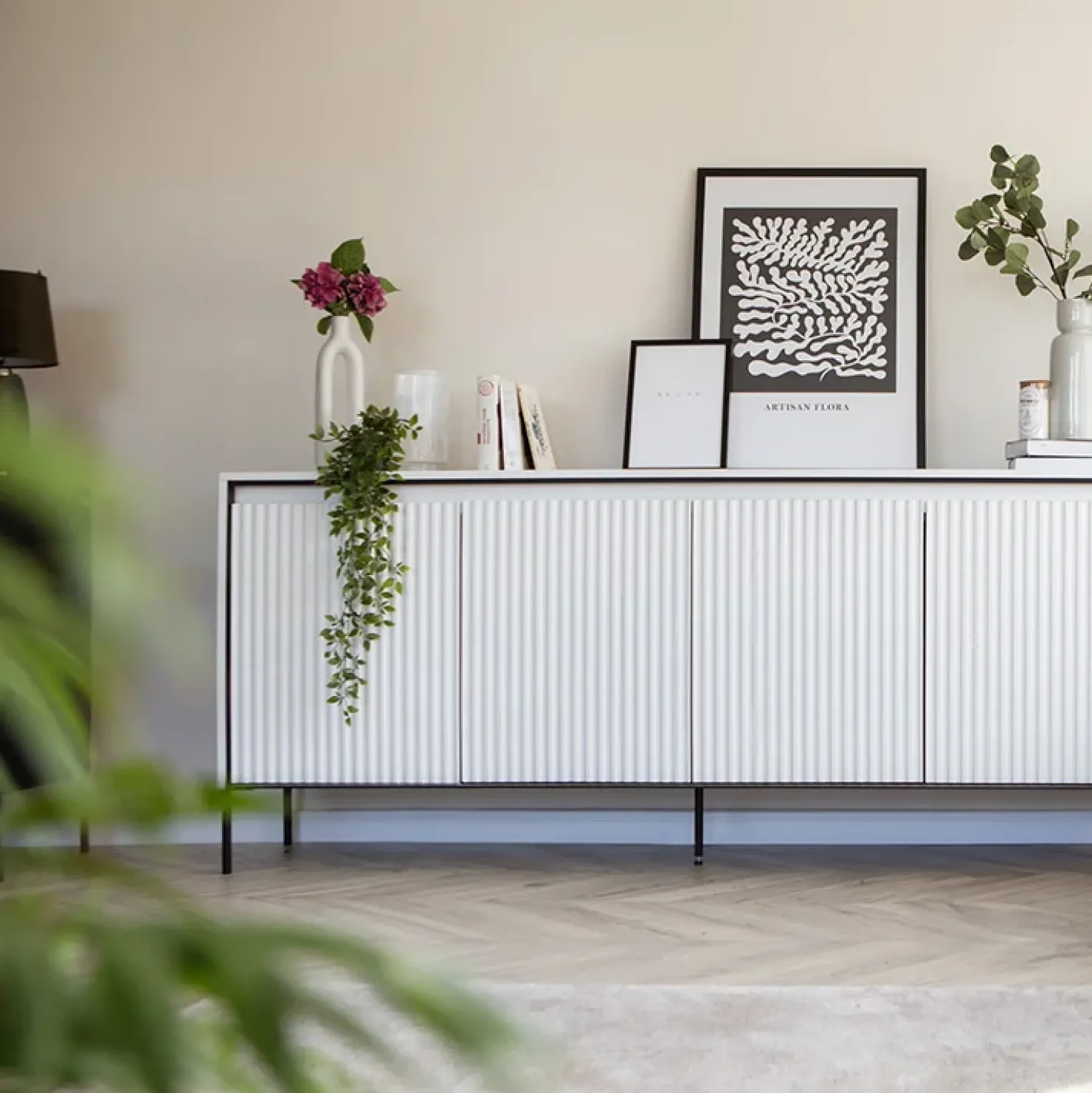 Garnero Arredamenti Madia 193x83h cm 4 ante con led cannettato nero Camelia Bianco Opaco New