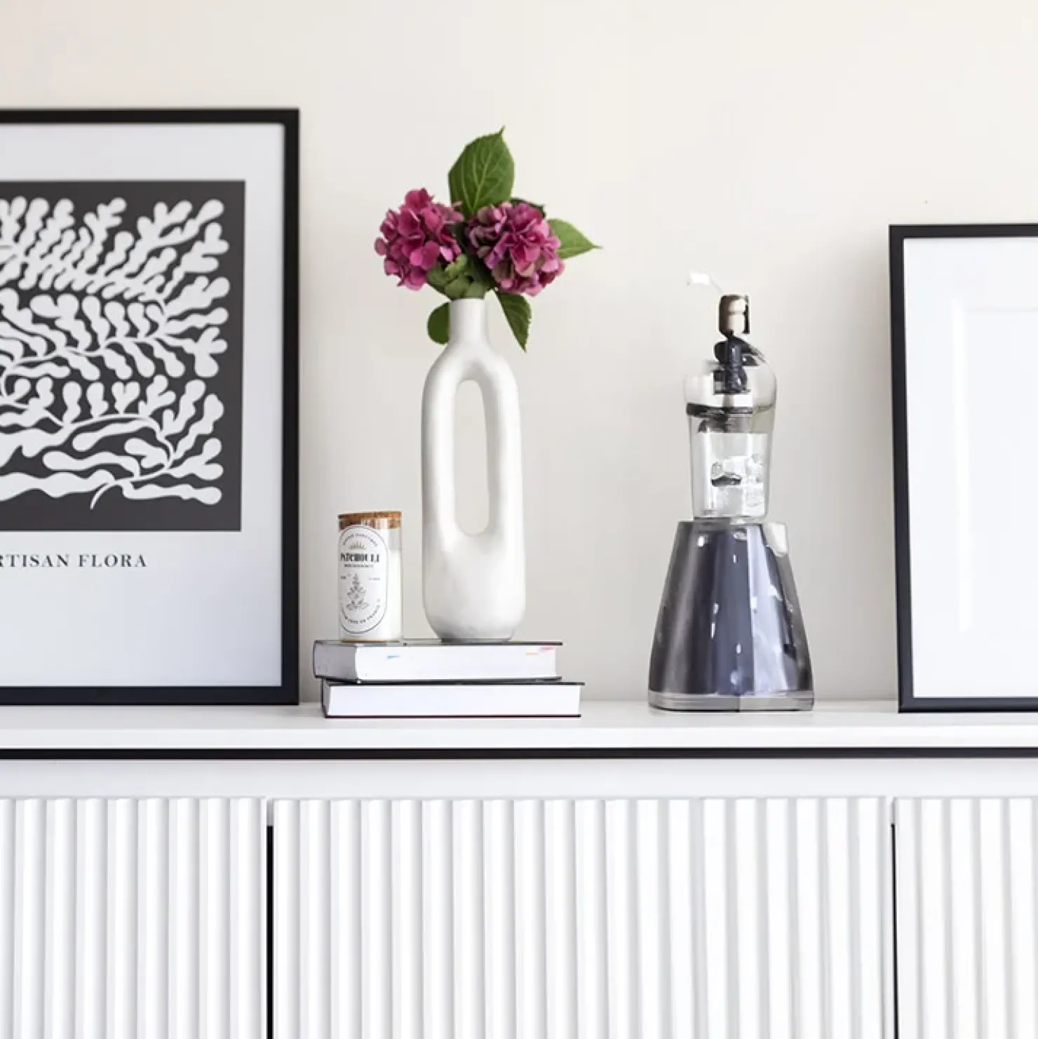 Garnero Arredamenti Madia 193x83h cm 4 ante con led cannettato nero Camelia Bianco Opaco New