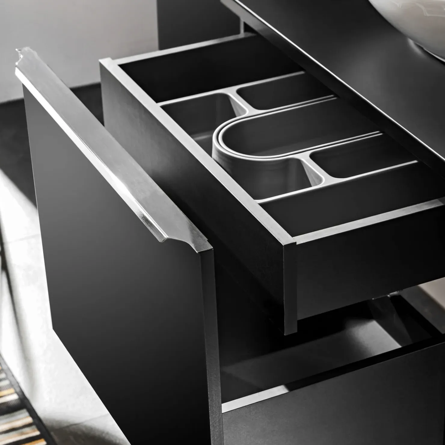 Garnero Arredamenti Mobile bagno sospeso 140cm 2 cassettoni e 2 cassetti attrezzati e 2 vani Serif Nero Best