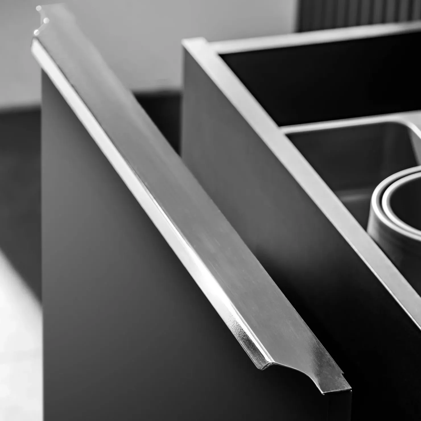 Garnero Arredamenti Mobile bagno sospeso 140cm 2 cassettoni e 2 cassetti attrezzati e 2 vani Serif Nero Best