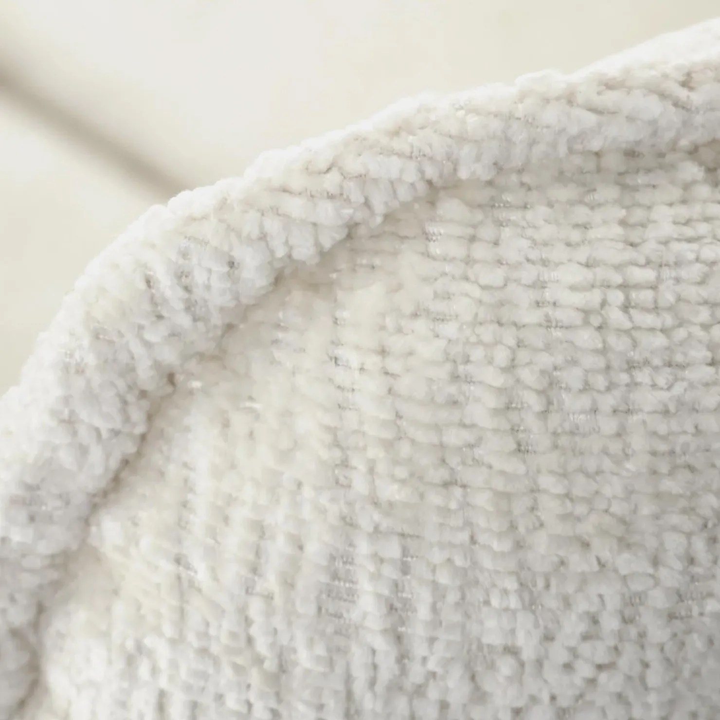 Garnero Arredamenti Poltrona design girevole imbottita in tessuto panna nero Montana New