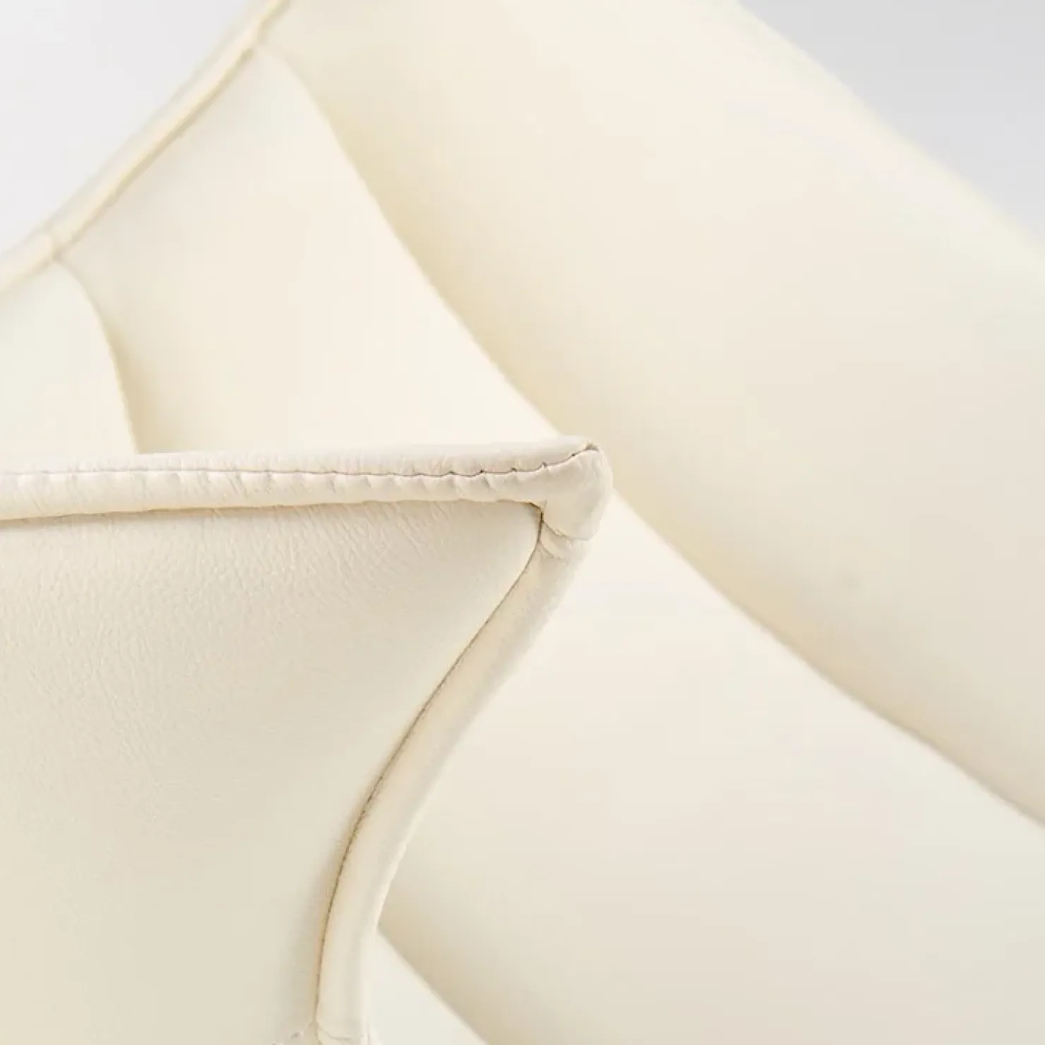 Garnero Arredamenti Poltrona design in ecopelle imbottita Isotta Bianco Best