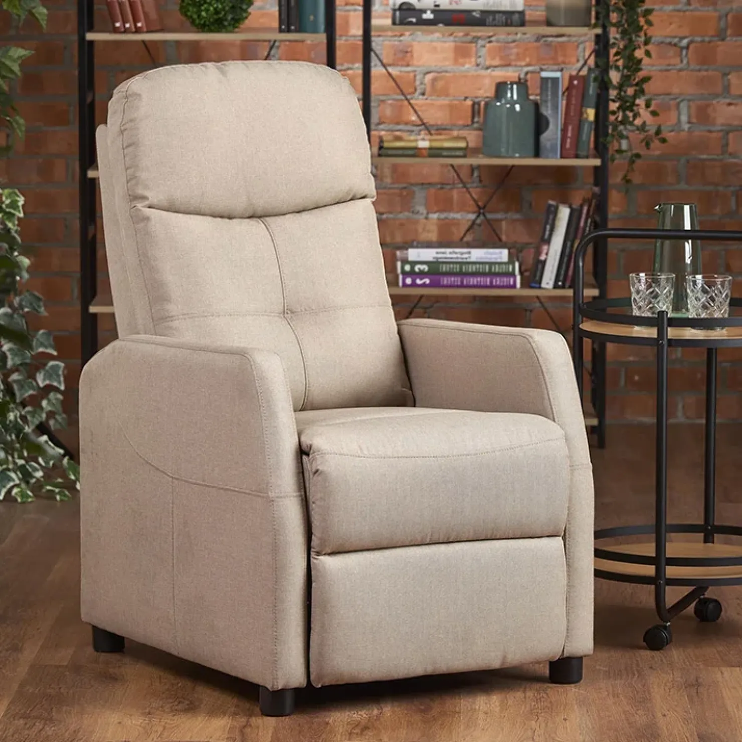 Garnero Arredamenti Poltrona reclinabile imbottita in tessuto beige Adele