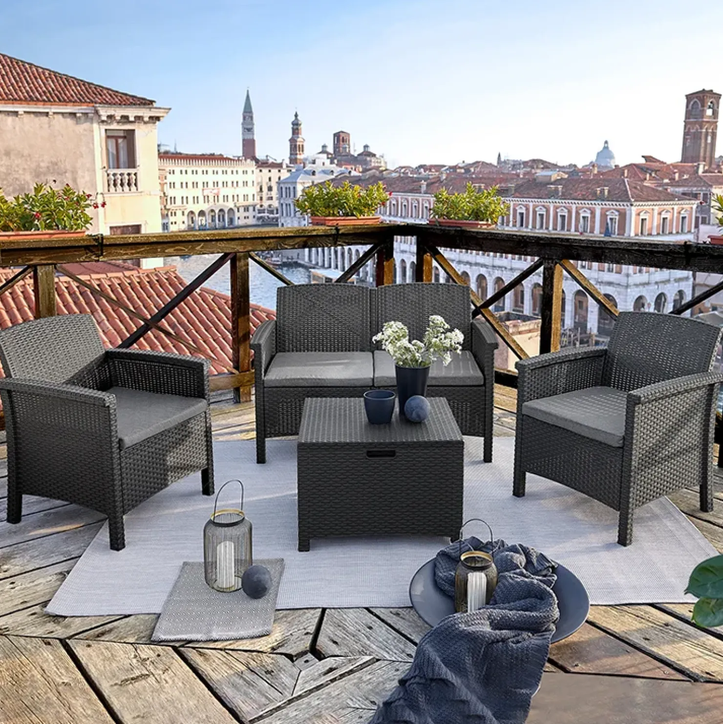 Garnero Arredamenti Salotto da giardino 2 poltrone divano tavolino con cuscini polipropilene grafite Capri Sale