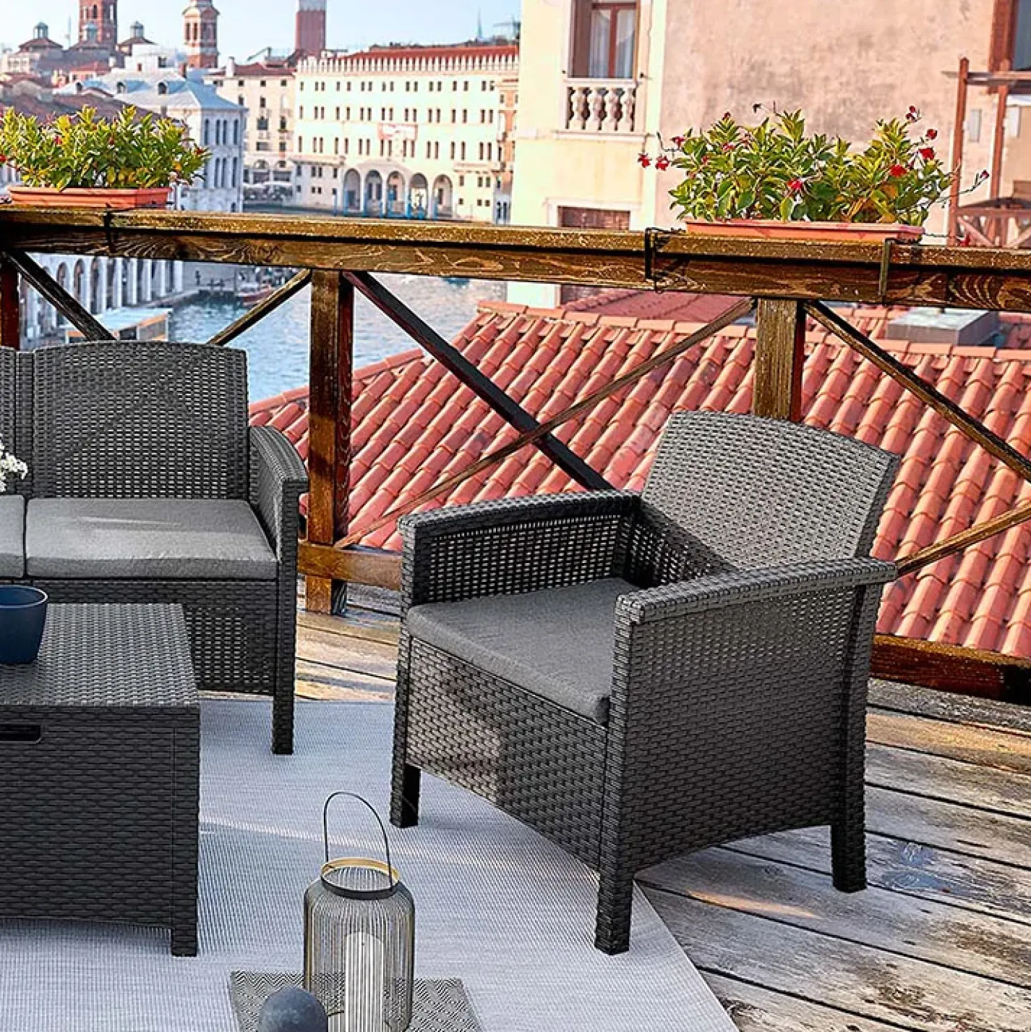 Garnero Arredamenti Salotto da giardino 2 poltrone divano tavolino con cuscini polipropilene grafite Capri Sale