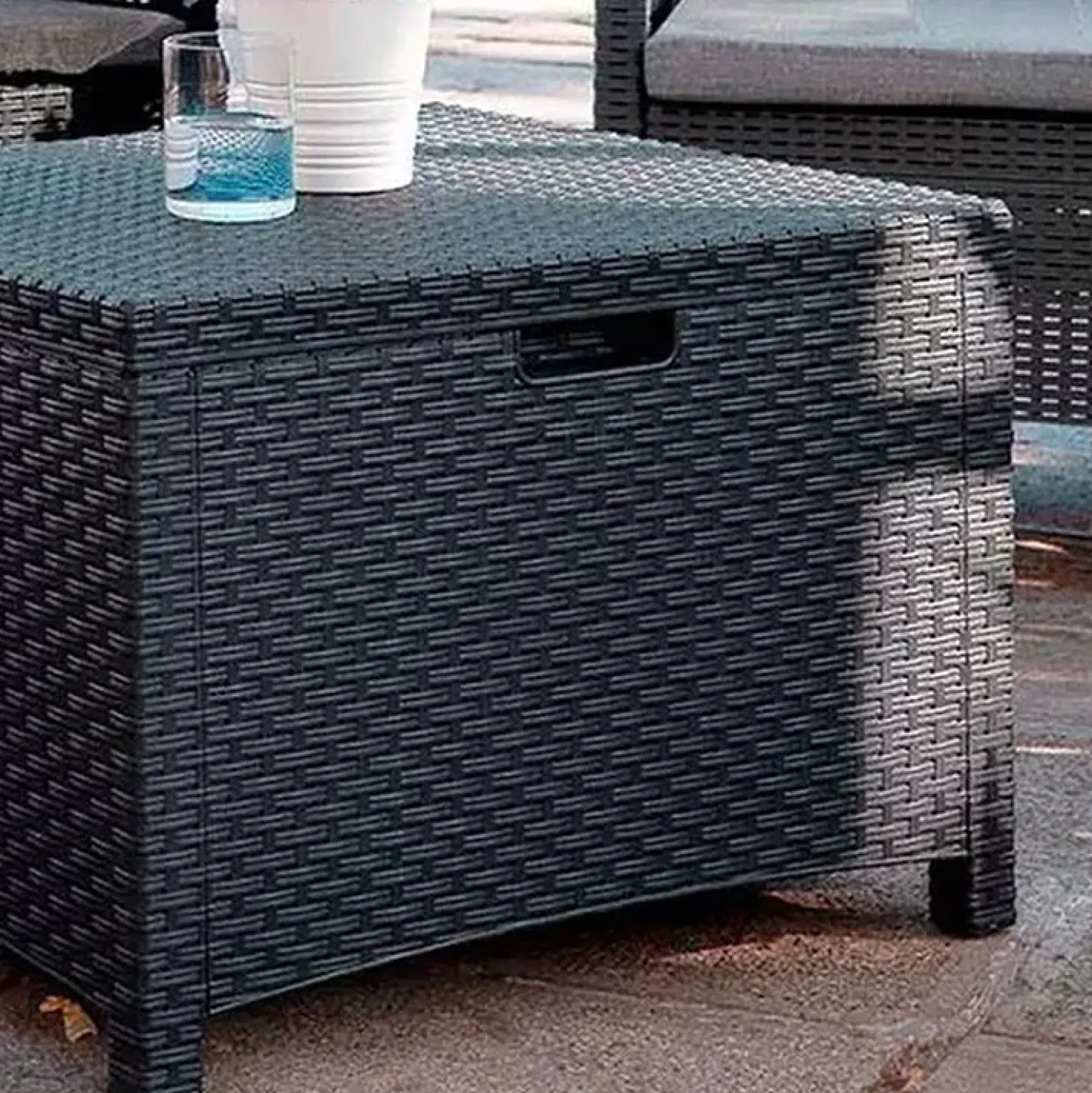 Garnero Arredamenti Salotto da giardino 2 poltrone divano tavolino con cuscini polipropilene grafite Capri Sale