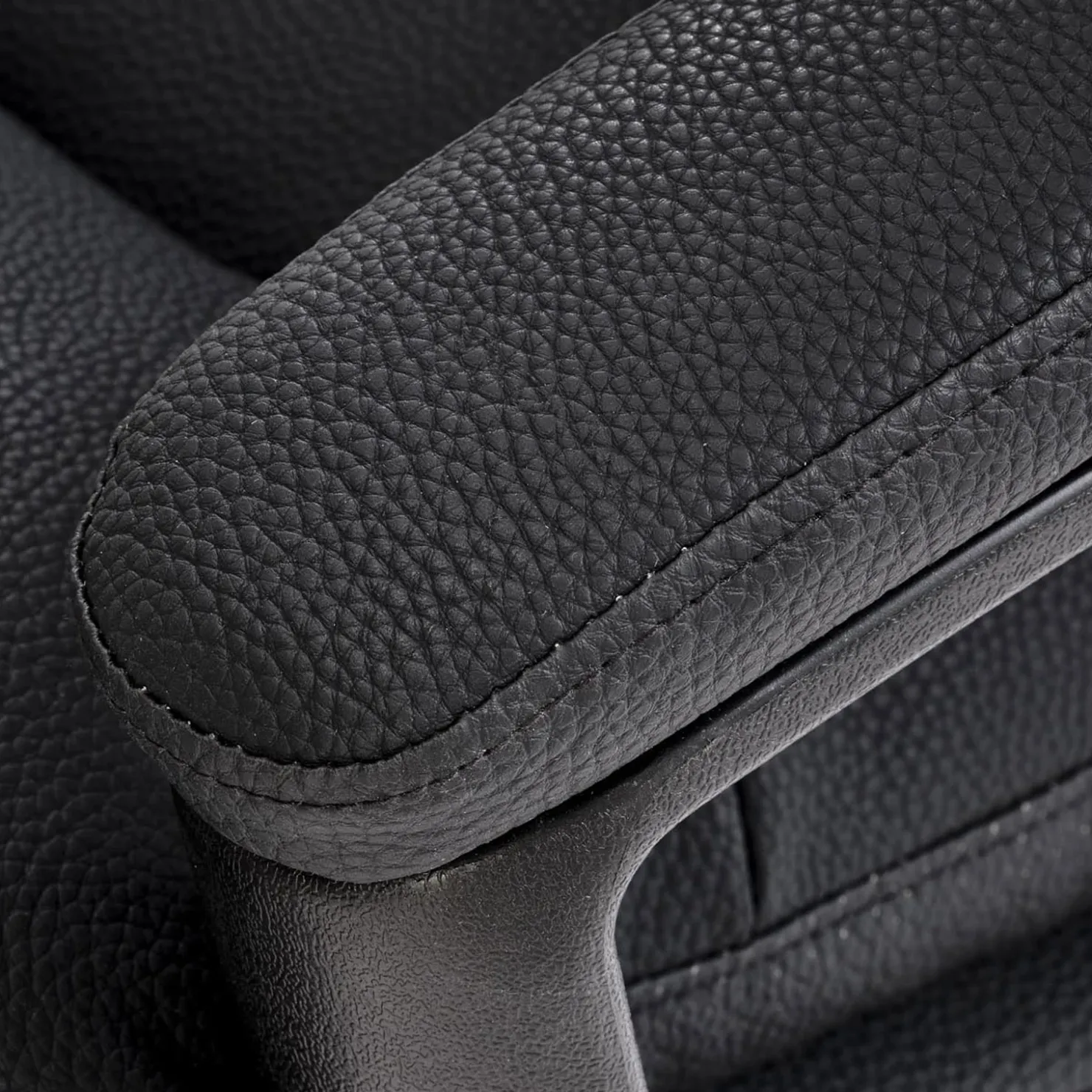 Garnero Arredamenti Sedia da ufficio con braccioli e ruote regolabile imbottita in Marilu Ecopelle Nero Discount