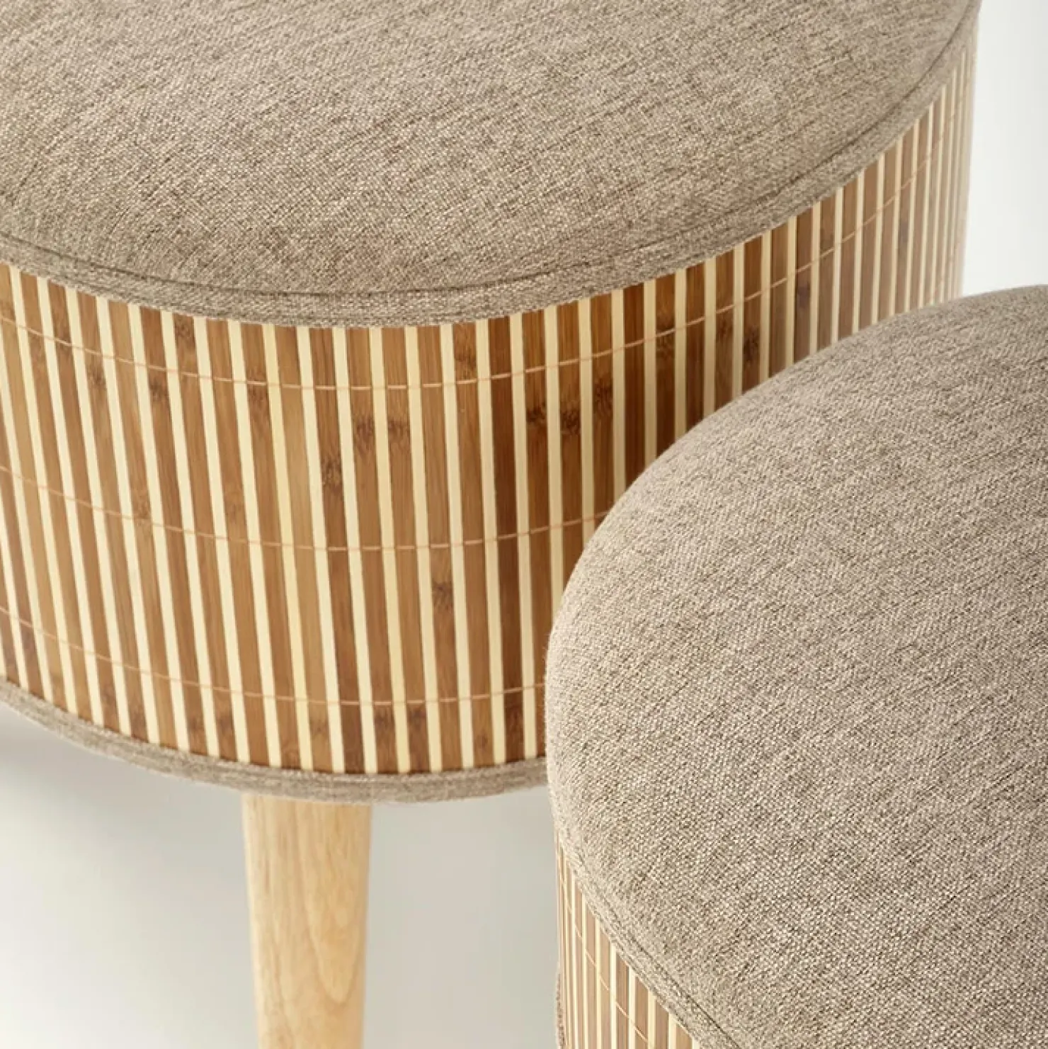 Garnero Arredamenti Set 2 pouf con contenitore in tessuto beige rovere Gandalf Hot