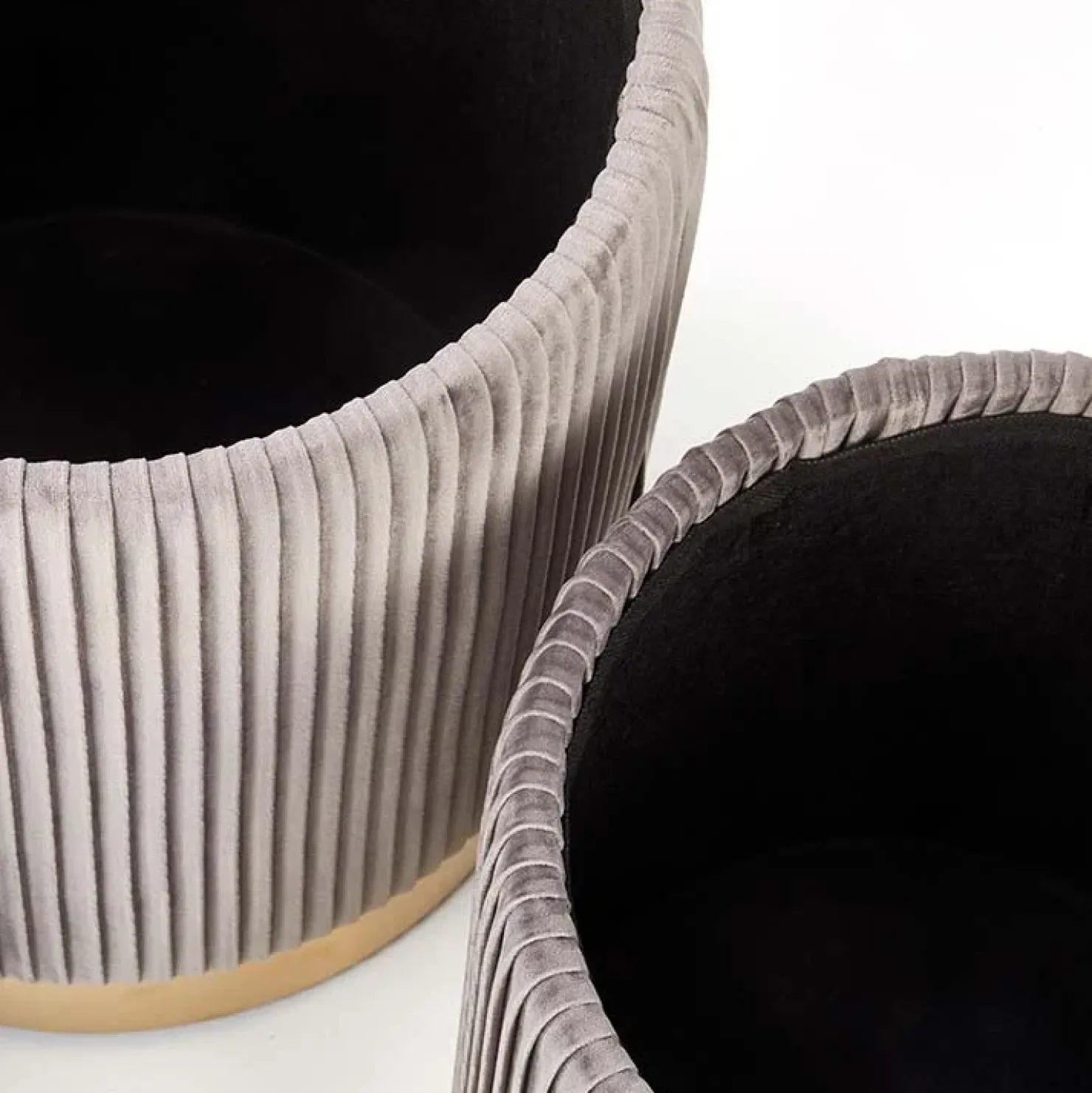 Garnero Arredamenti Set 2 pouf rotondi contenitore in velluto acciaio cromato oro Cubal Grigio - Oro Outlet