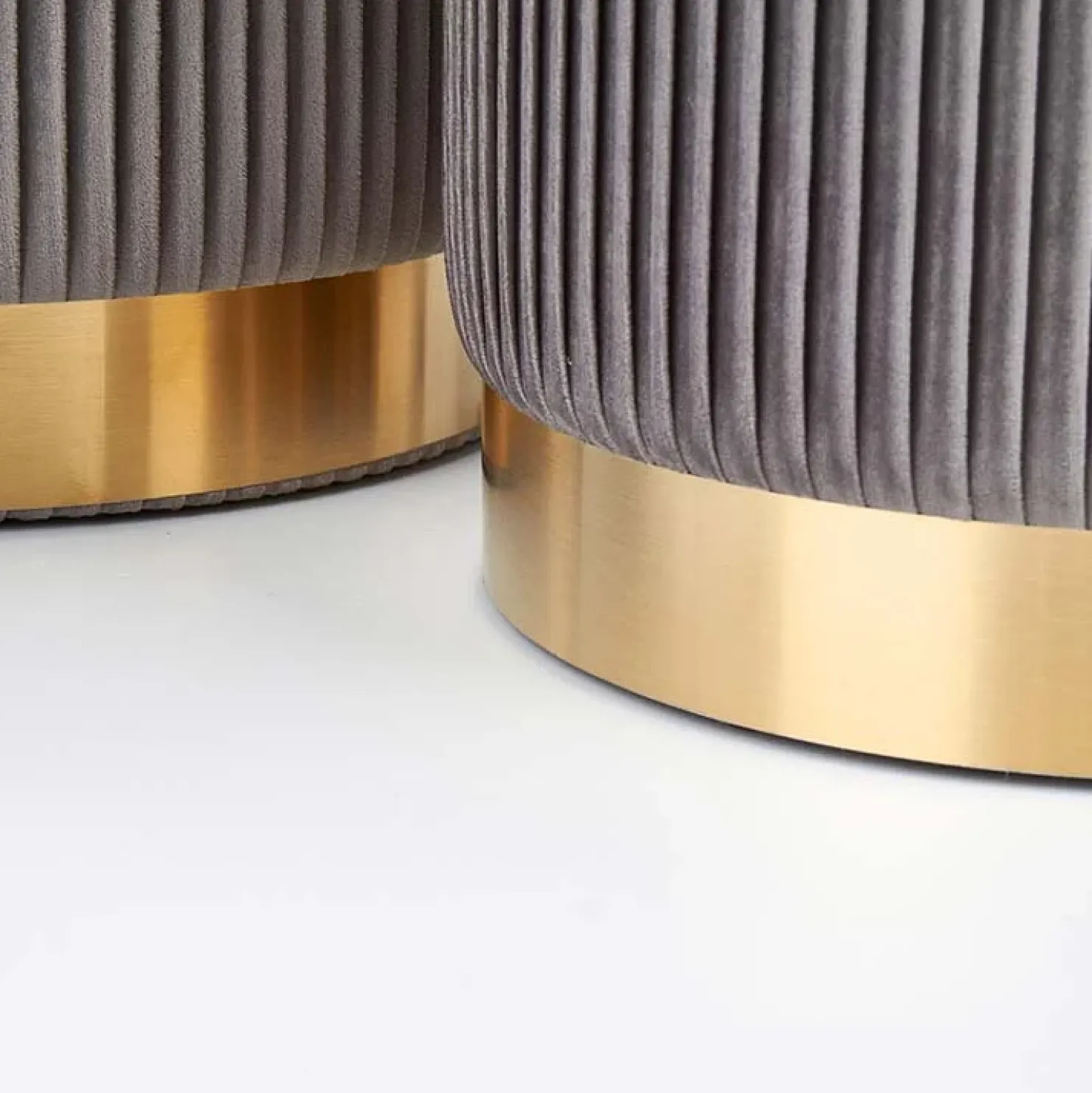Garnero Arredamenti Set 2 pouf rotondi contenitore in velluto acciaio cromato oro Cubal Grigio - Oro Outlet