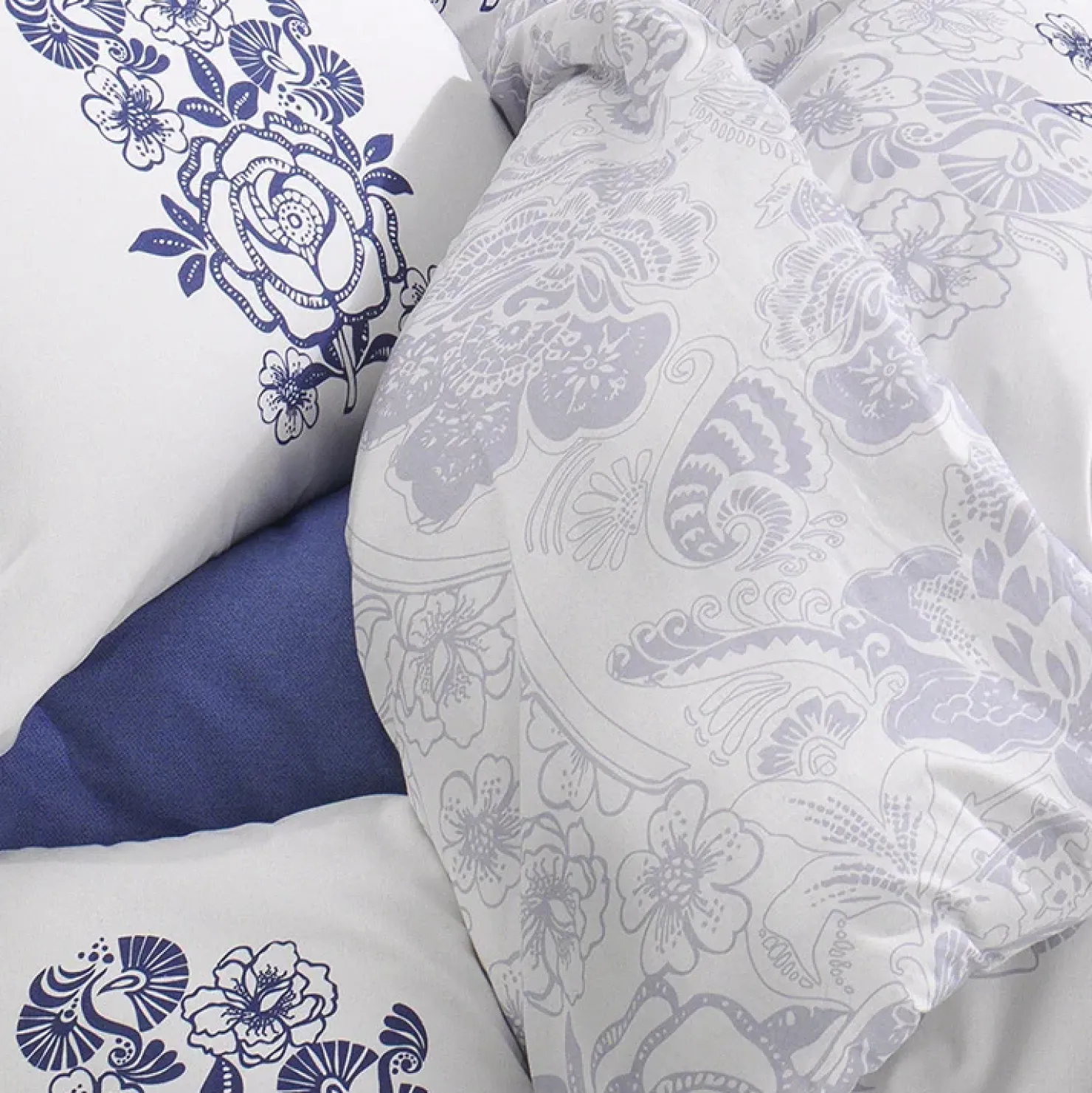 Garnero Arredamenti Set copripiumino matrimoniale oversize e federe 240x260cm floreale bianco blu Gordi Hot