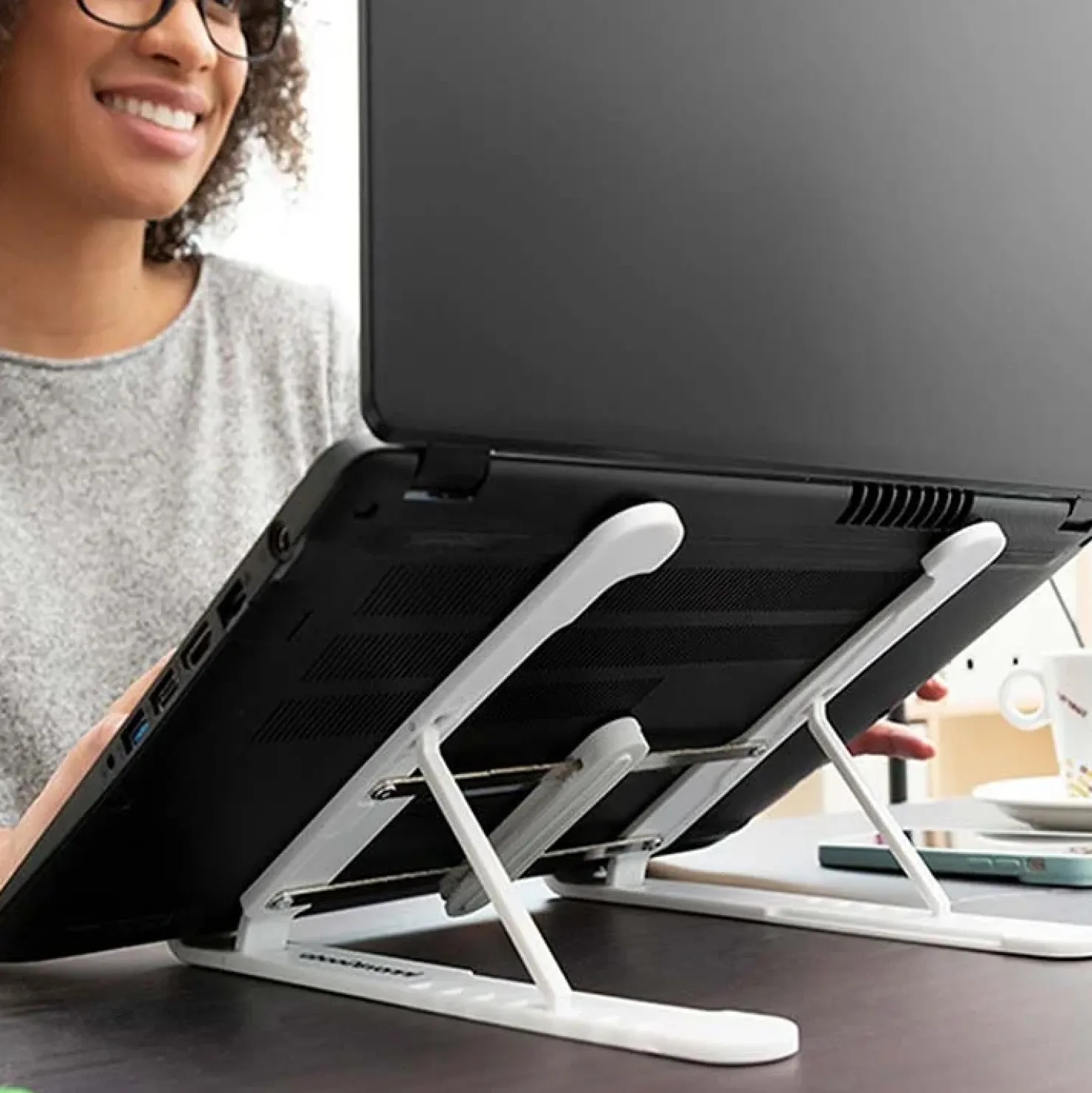 Garnero Arredamenti Supporto Pieghevole e Regolabile per PC Portatile Smart Outlet