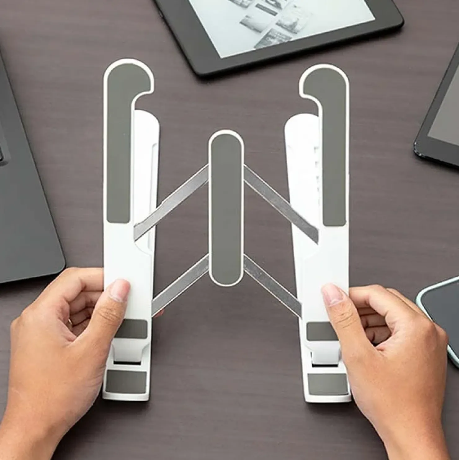 Garnero Arredamenti Supporto Pieghevole e Regolabile per PC Portatile Smart Outlet